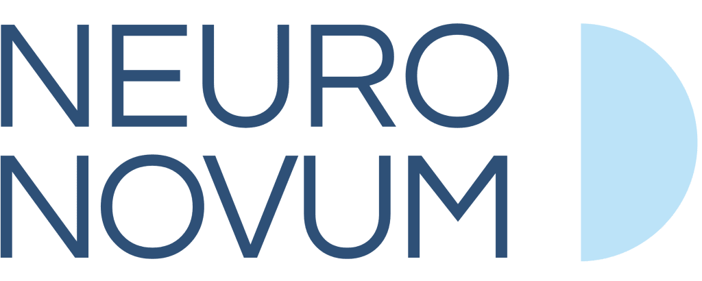 Neuronovum Oy:n logo vaaleansinisellä puoliympyräsymbolilla